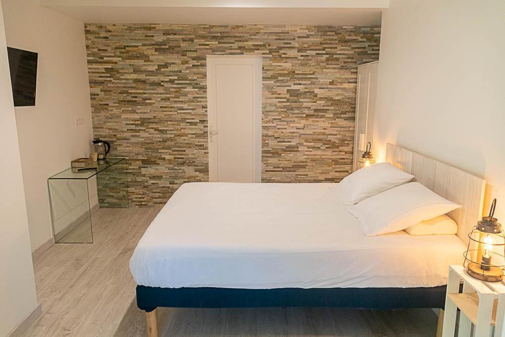 Au Detour Des Vignes Bed & Breakfast Ordonnac Exterior photo