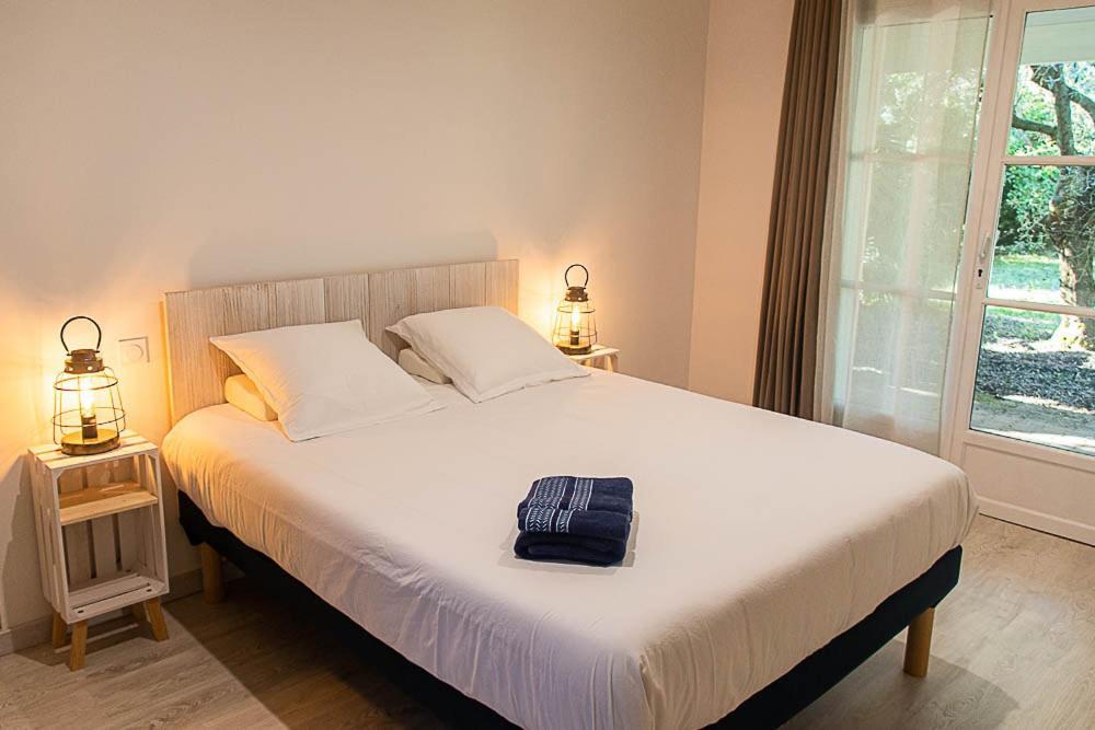 Au Detour Des Vignes Bed & Breakfast Ordonnac Exterior photo