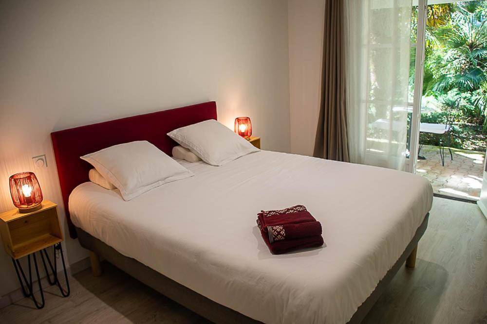 Au Detour Des Vignes Bed & Breakfast Ordonnac Exterior photo