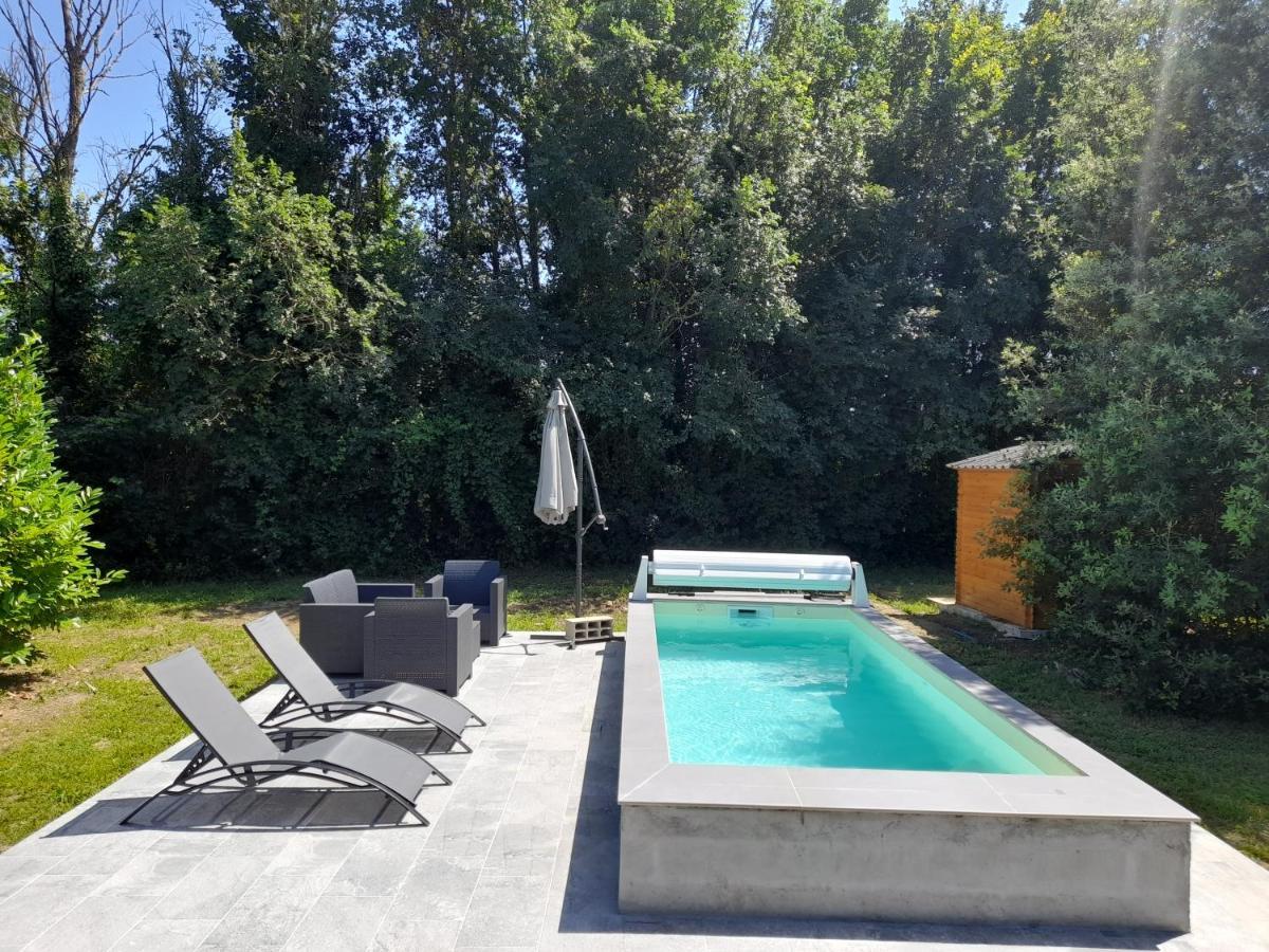 Au Detour Des Vignes Bed & Breakfast Ordonnac Exterior photo