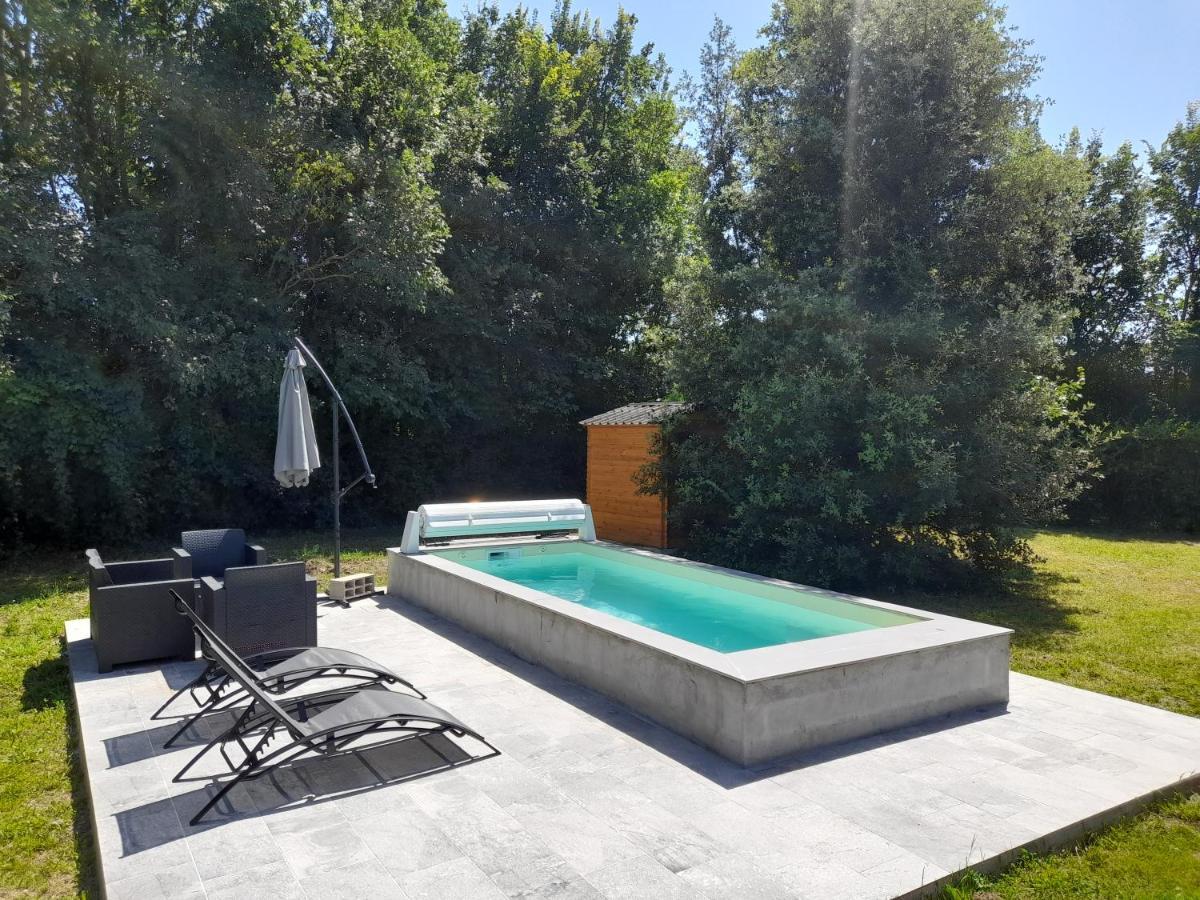 Au Detour Des Vignes Bed & Breakfast Ordonnac Exterior photo
